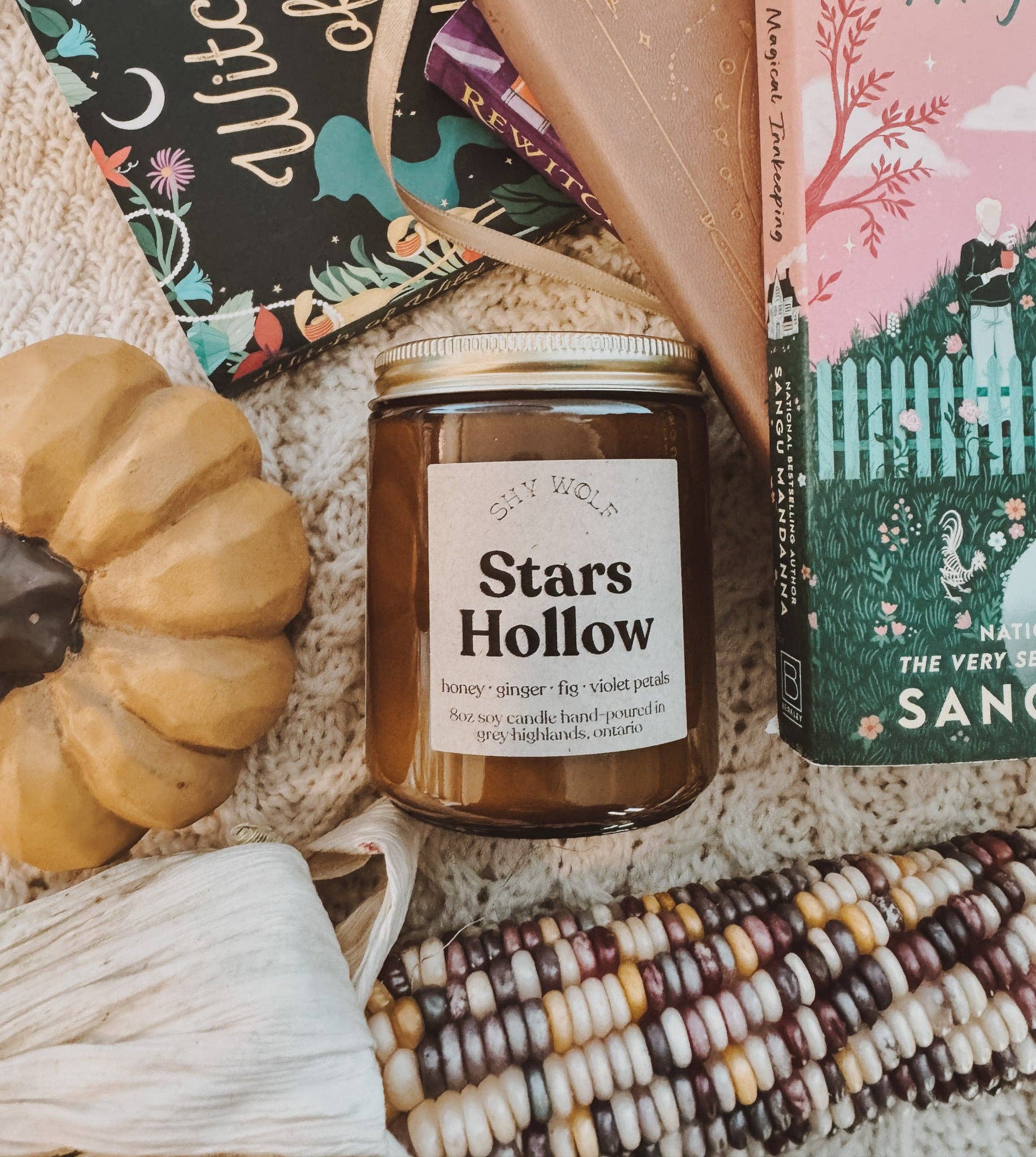 Stars Hollow - Shy Wolf Candle