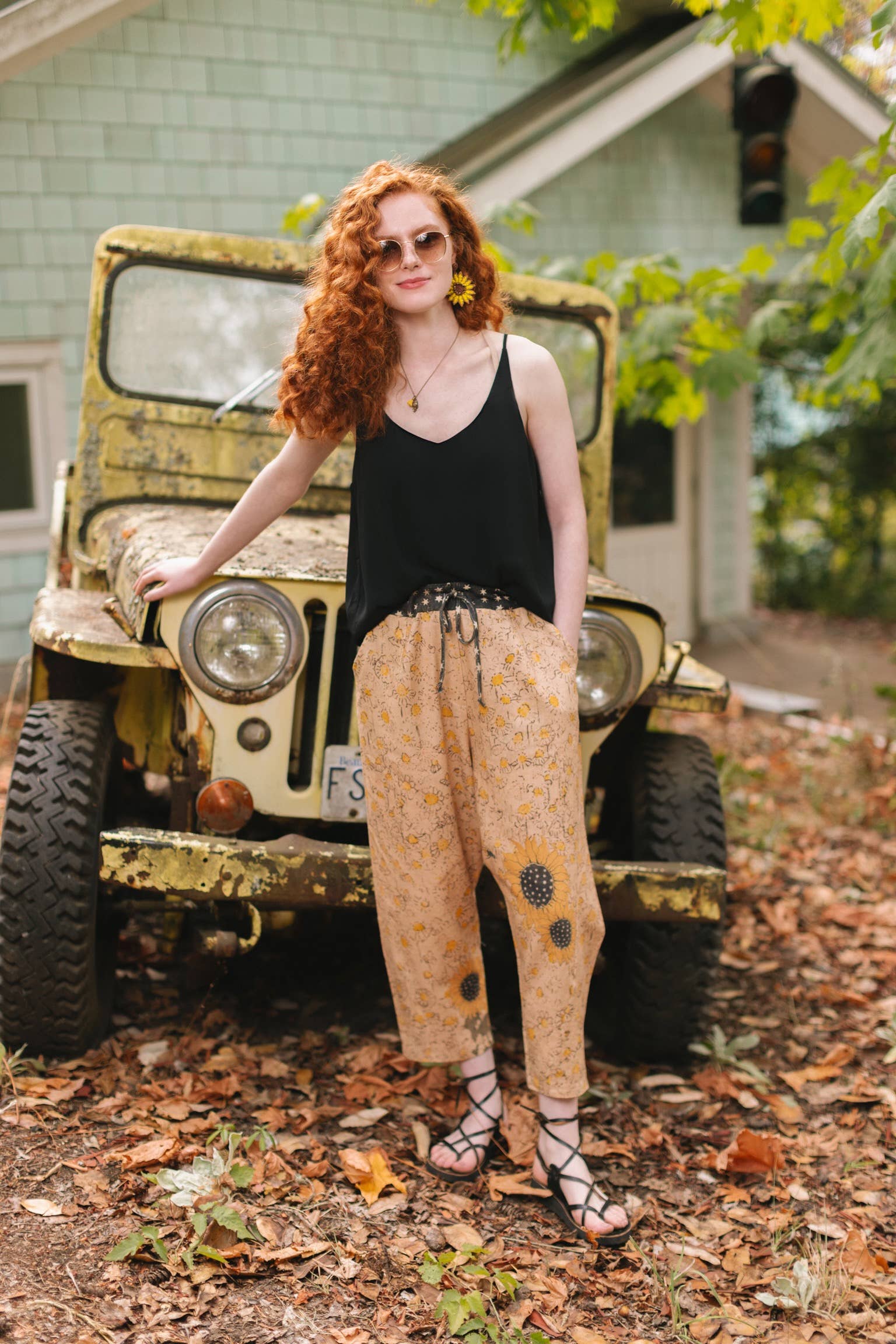 Milk & Honey Linen Cropped Artist Pant w/ Sunflower