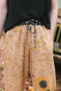 Milk & Honey Linen Cropped Artist Pant w/ Sunflower